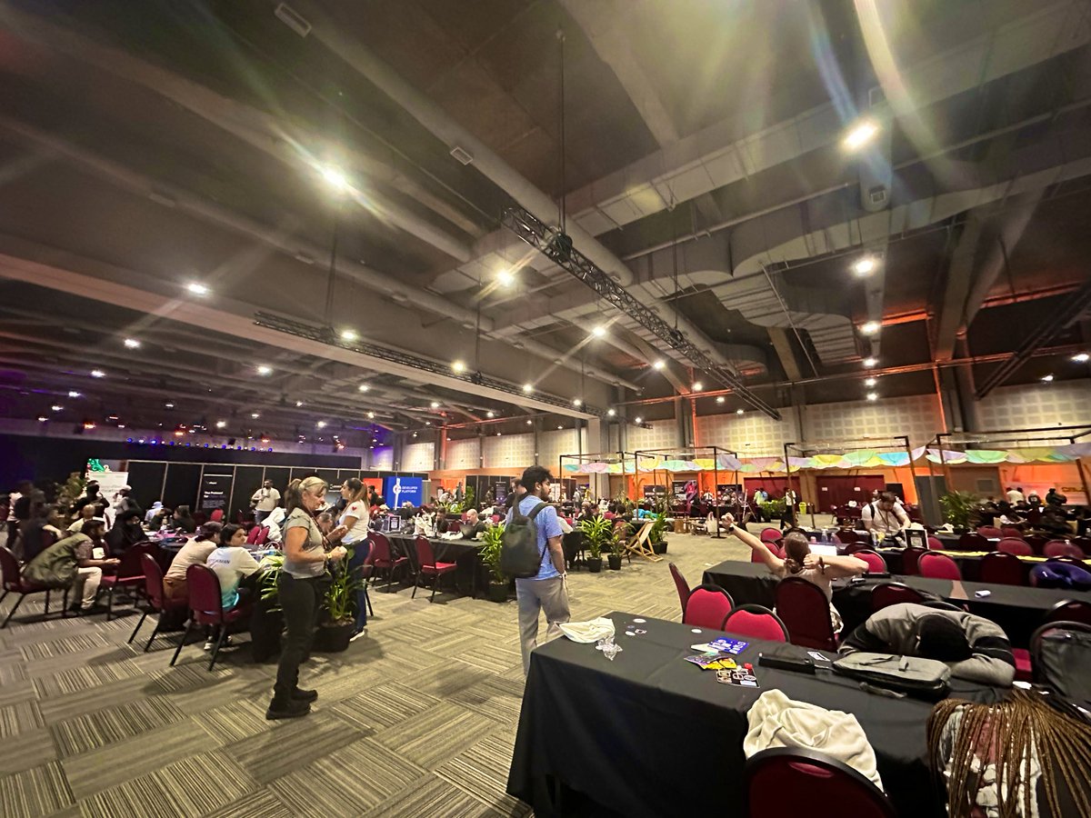 adityakrx's tweet image. good to be back in the arena as a 
hacker at @ETHGlobal 🇦🇷

this is what makes you feel alive adrenaline rush, tight deadlines, and shipping something that might change how we use crypto today

see you soon!