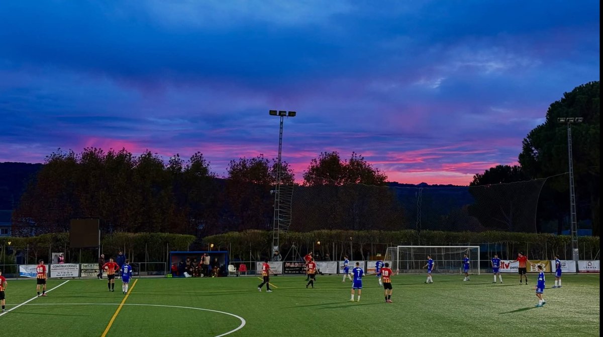 Como está el Valde 🚀🚀🚀

Primera parte inmensa donde el equipo en los primeros 15 minutos tenía resuelto el partido.

El equipo sigue con la portería a 0 y sumando de 3.

AT.Valdeiglesias 4️⃣-0️⃣ <a href="/LosYebenesSB/">C.D. Los Yébenes San Bruno</a> 

⚽⚽ Hinojosa ⚽ Arias ⚽ Pedrito

#Forzavalde