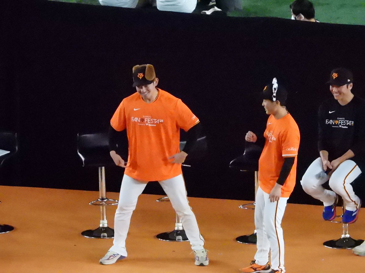 ゼスチャーゲームで 萩尾選手が面白い動きをしたので 思わず爆笑して