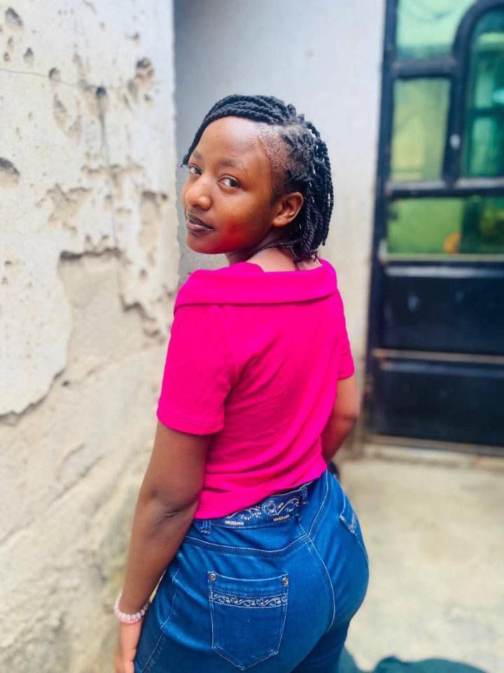 MariaSTsehai's tweet image. ‼️A YOUNG LIFE CUT DOWN BRUTALLY BY SAMIA SULUHU’S MILITIA‼️
😢 I have no words left! So tragic - just 18 years old - shot mercilessly outside her home!
 
“The date 29/10/25 has left an indelible mark in my heart, it is the day I lost my only daughter, my dear friend, the child…