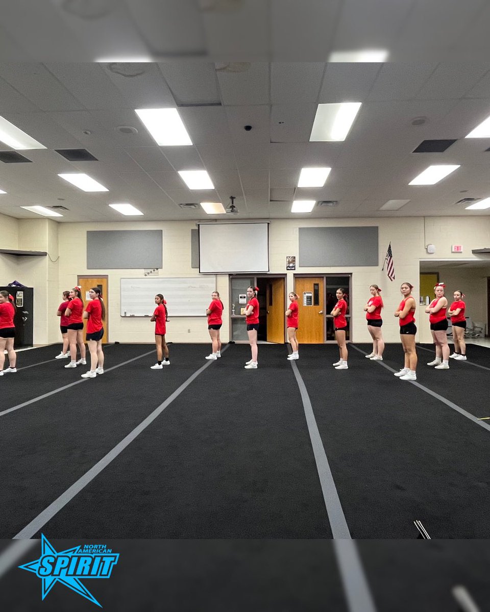northamspirit's tweet image. Year 5 with Vandercook Lake Varsity! This round 1 is🔥
Love watching the growth of this team &amp;amp; being a small part of your journey! Ready to cheer you on as you #Runitback ❤️