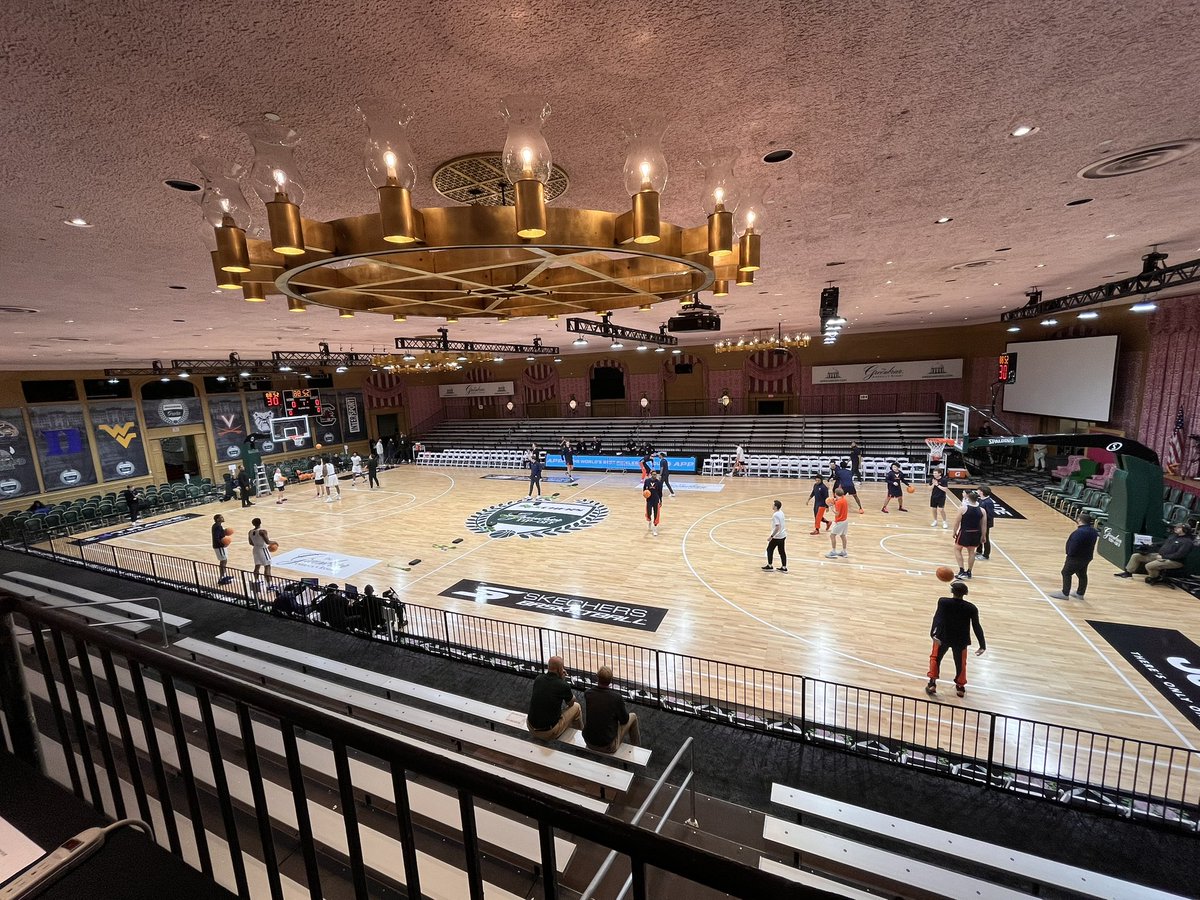 Made it back to White Sulphur Springs for Day Two of <a href="/The_Greenbrier/">The Greenbrier</a> Tip-Off.

Butler-Virginia to start at 2pm EST, Northwestern-South Carolina follows at 5pm. Both games are televised on the CBS Sports Network.

#GreenbrierTipOff #304Made 🏀