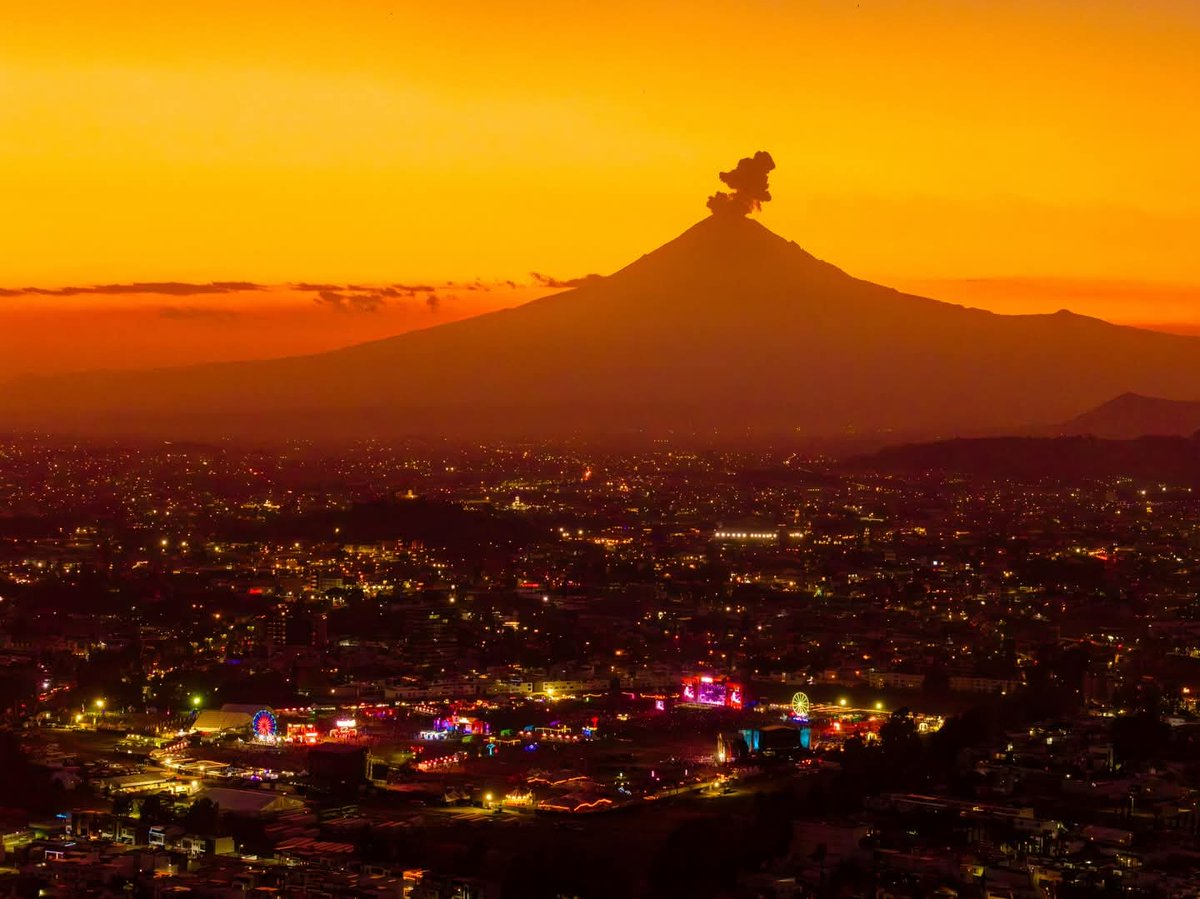 ElinstanteNot's tweet image. 🤘🎶 Más de 70 mil personas se reunieron en el Foro Cholula durante el  #TecateComuna
Quienes cantaron y bailaron al ritmo de varios artistas, compartiendo generaciones y estilos, consolidando al festival como uno de los encuentros musicales más importantes del país.
#Puebla