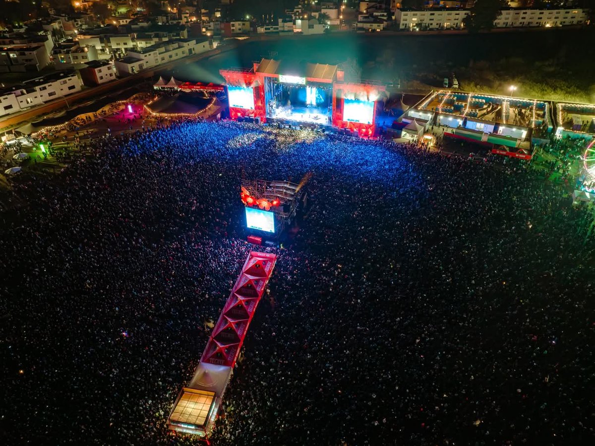 ElinstanteNot's tweet image. 🤘🎶 Más de 70 mil personas se reunieron en el Foro Cholula durante el  #TecateComuna
Quienes cantaron y bailaron al ritmo de varios artistas, compartiendo generaciones y estilos, consolidando al festival como uno de los encuentros musicales más importantes del país.
#Puebla