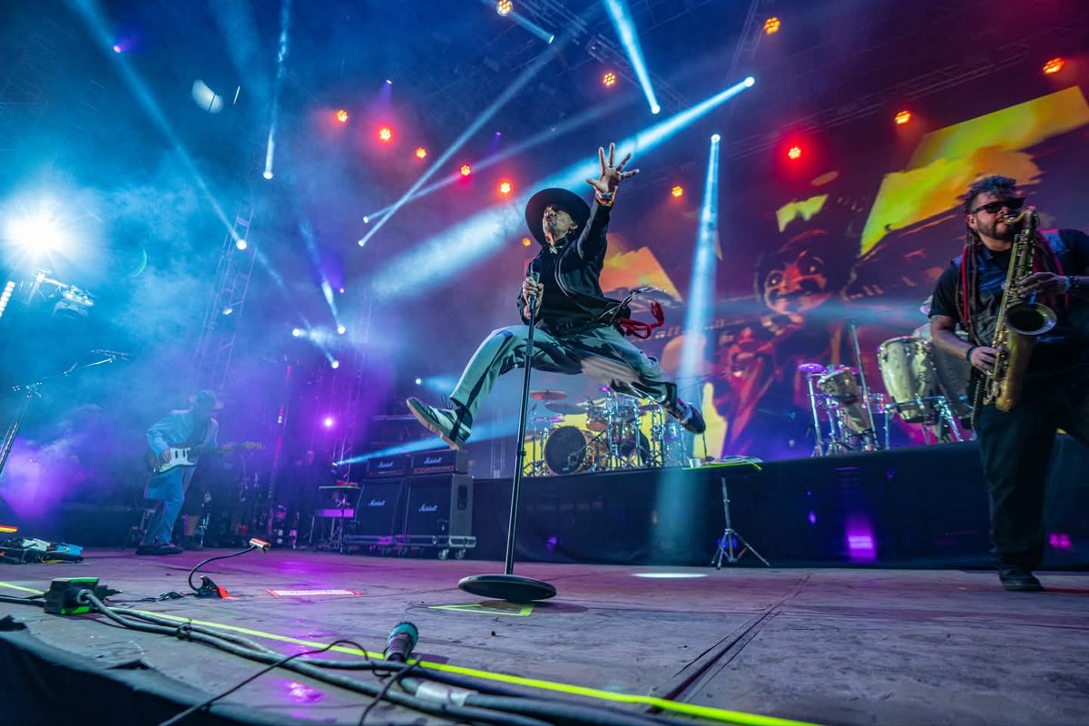 ElinstanteNot's tweet image. 🤘🎶 Más de 70 mil personas se reunieron en el Foro Cholula durante el  #TecateComuna
Quienes cantaron y bailaron al ritmo de varios artistas, compartiendo generaciones y estilos, consolidando al festival como uno de los encuentros musicales más importantes del país.
#Puebla