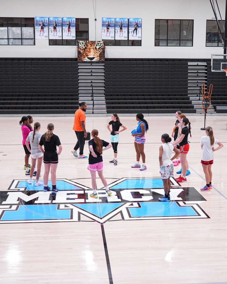 CapturedByJac0b's tweet image. @ltxathletics Open runs and training pictures at Mercy Academy📸🔥 Tag who you see! #Ltx #5v5 #openruns #basketball #training #wbb