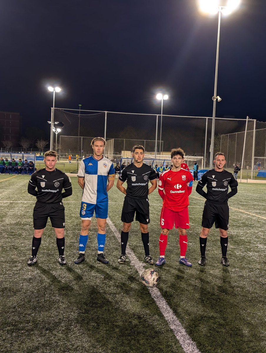 FutBaseCES's tweet image. ⏱ 45’ |  @CESabadell ‘B’ 0-0 @aeprat1945 

⏸️ 𝗗𝗘𝗦𝗖𝗔𝗡𝗦 a Olímpia!

💪🏻 Bona primera meitat del Filial, que ha entrat bé al partit tot i no avançar-se al marcador

#AMQM