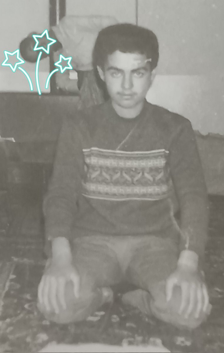 MBazmar1359's tweet image. یکی از #قهرمانان_گمنام این آب‌وخاک،
 برادر من ،
شهید مفقودالاثر محمد بزم‌آرا.
کسی که سال‌هاست در #خیمه_مادری پناه گرفته. 
دوریش سخته، 
اما برای او
خیلی بهتر از اونه که میان ما باشه. 
پناهِ مادر سادات گوارای وجودت.