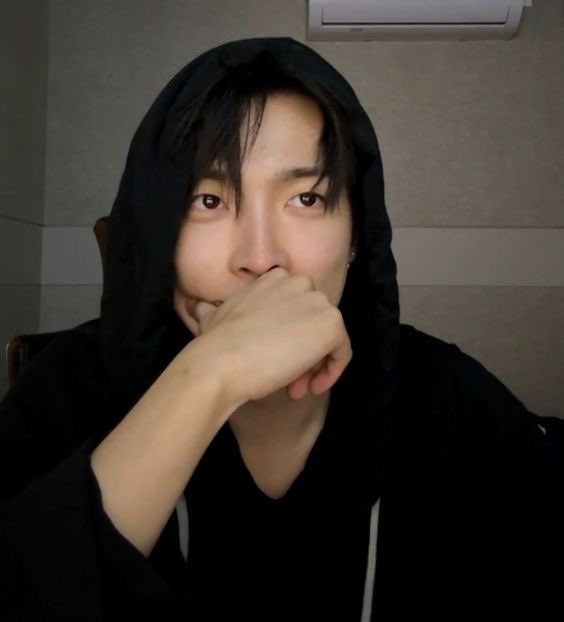 hoongsblush's tweet photo. i'm so unwell https://t.co/iSyO9xDLHn