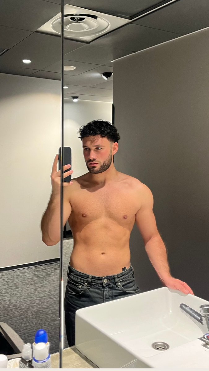 a small finance boy tweet media