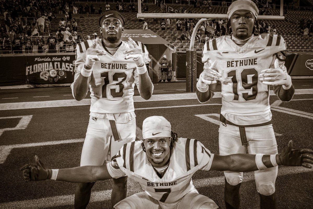 HailWildcats's tweet photo. ⁦⁦⁦@GloSaucy⁩ (Naim Lassiter) told me I had to capture this moment right after the game. He also said that I had to post it to Twitter/X. Here you go #13. One in color and one in black and white since yesterday was… Classic. https://t.co/iJAJ7XEaYD