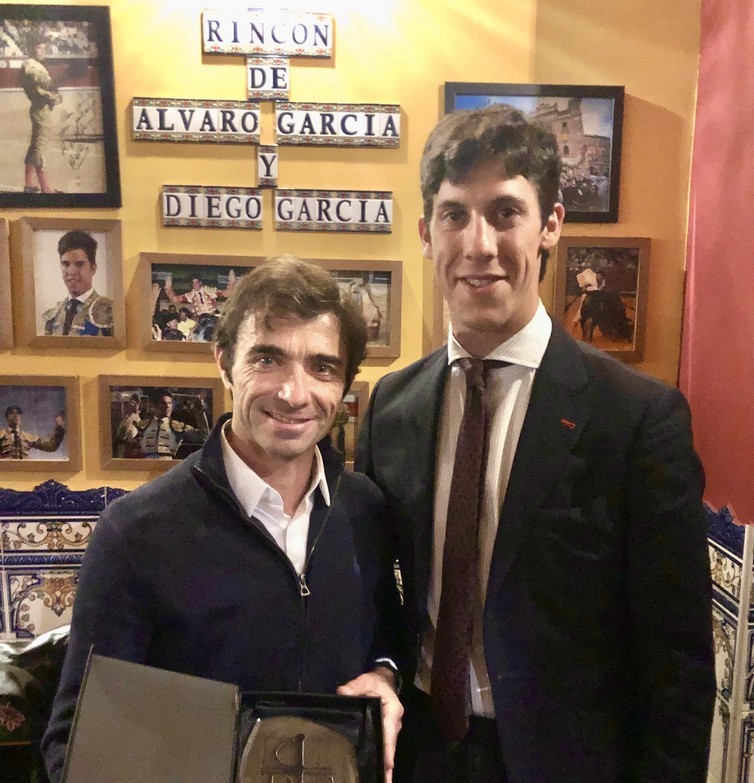 📝 PREMIOS

👉 La Peña Taurina Diego García concede sus galardones anuales
chicuelinasytafalleras.com/actualidad/la-…

📸 JoseMa Melero