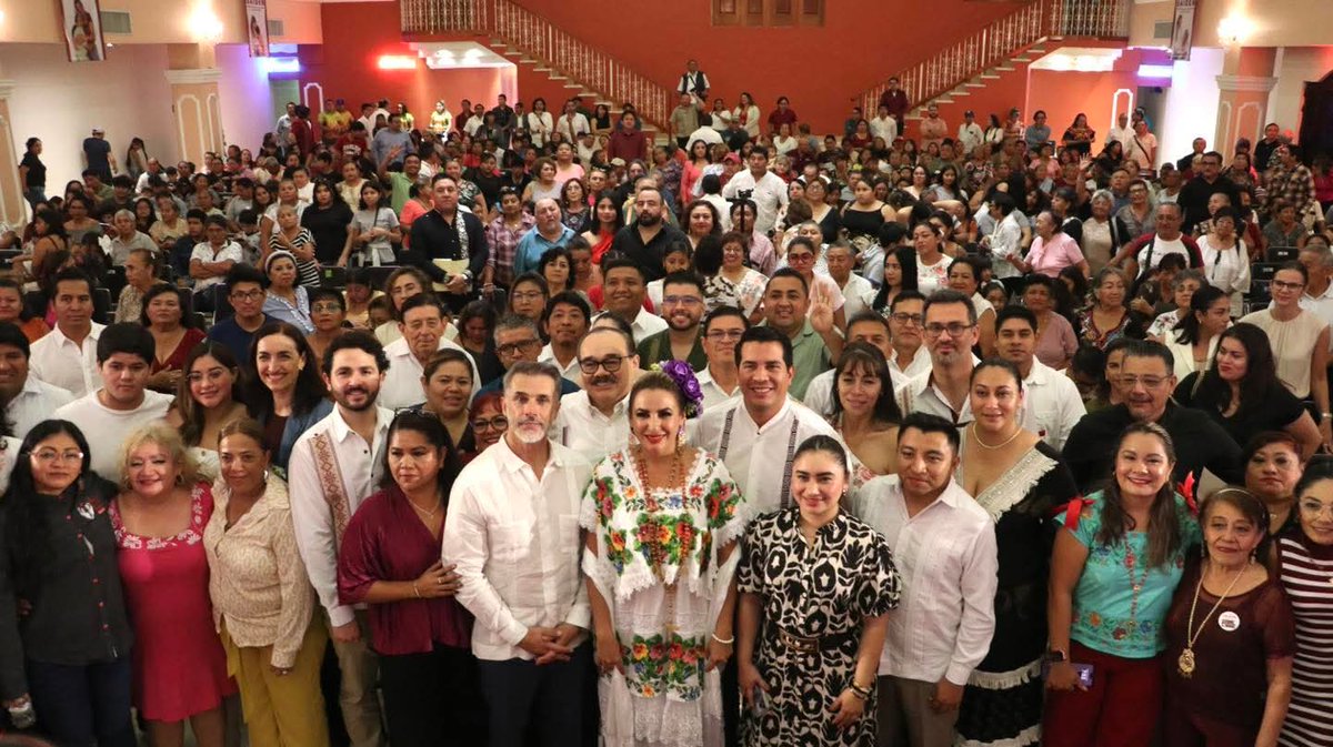 JavierAlamina's tweet photo. En representación de la Senadora @veronicacamino acudí al #1PrimerInforme De la Diputada  @SaidenJessica que con gran trabajo, dedicación y Proyectos de Seguridad se han impulsado en #México #yucatan @Claudiashein  @huachodiazmena @PartidoMorenaMx https://t.co/fzAkabN568