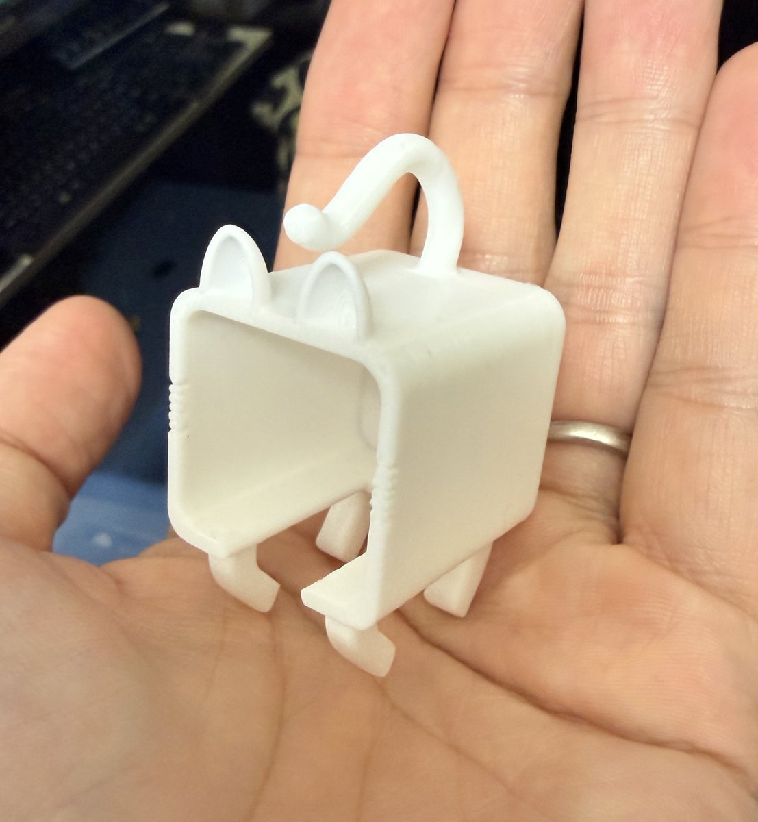 sat_chan_pe's tweet image. タカヲ氏@mongonta555作ｱﾄﾑﾆｬﾝのボディを試しに出力。思ってたんより小さい！可愛い（≧∇≦）
まだAtomがない(つД`)
セール来ないかなー(つД`)
#M5Stack
#ｽﾀｯｸﾁｬﾝ
#P2S