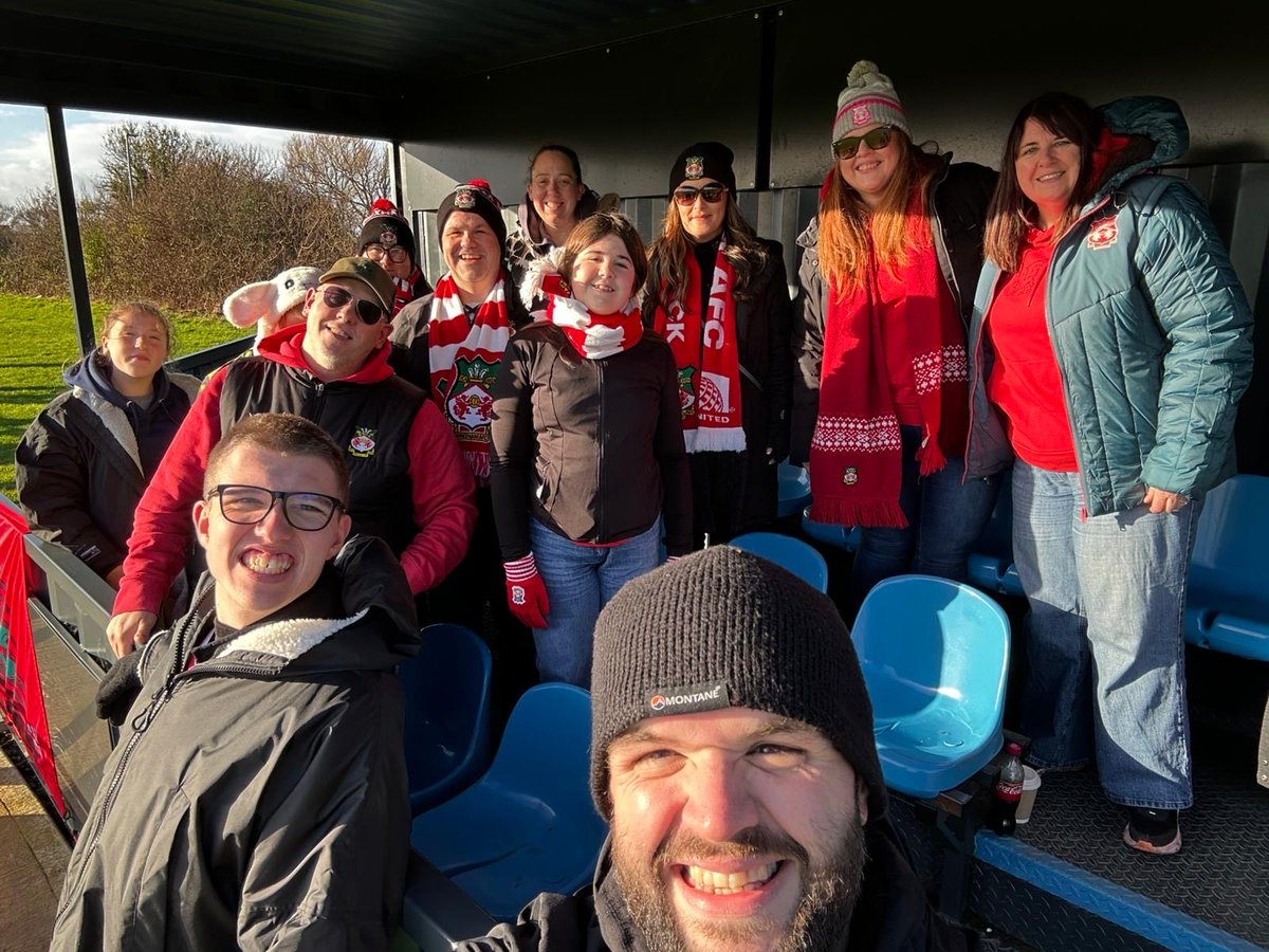 LukeSaunde1572's tweet image. Great afternoon in Rhyl watching @WrexhamAFCWomen in the Welsh cup, a convincing win for us and it was good to see some of our younger players in our first team, lots of goals and hat tricks for @WXMstrikerR9 and @Knoxziee 🔴⚪