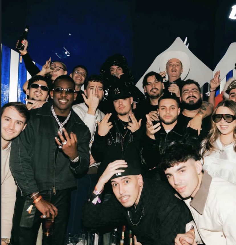 lagorradesaiko's tweet image. Aura