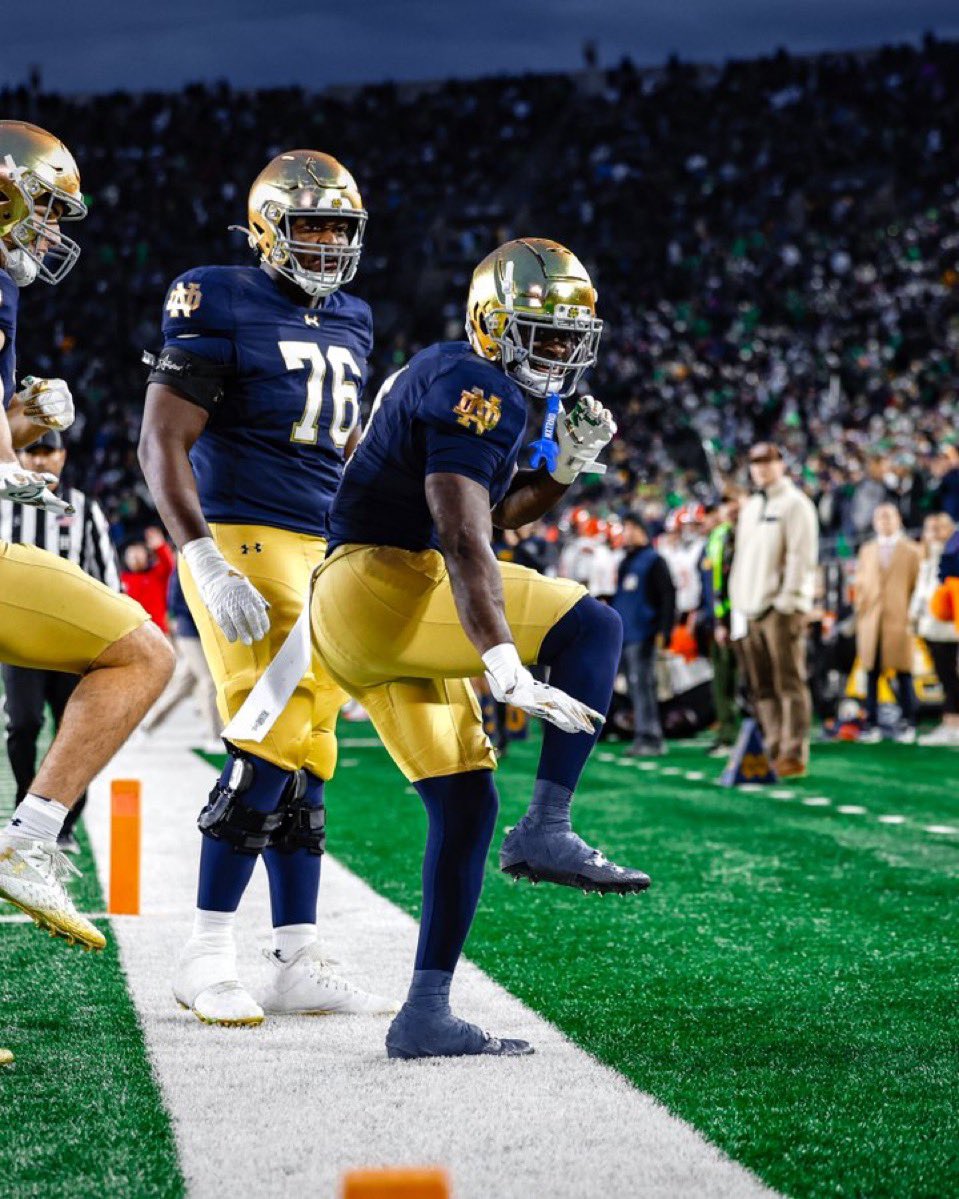 Notre Dame RB Jeremiyah Love should be the 2025 HEISMAN TROPHY winner, here’s why:

🚨Insane stats 🚨
- 1306 rushing yards (2nd in P4)
- 7.1 yards per carry (1st in P4 among RBs with &gt;1000 rushing yards)
- 1580 yards from scrimmage (1st in P4)
- 17 rushing TDs (2nd in P4)
- 20
