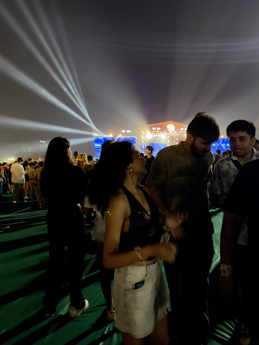 _shavashava_'s tweet image. It was my first time going to a proper concert and didn’t expect to get a leg injury during a sudden rush of public falling down , will I go again idk 🤷‍♀️