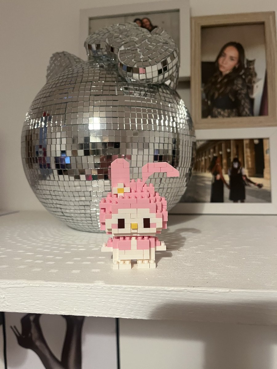 s’il vous plaît ça m’a pris 1h à faire alors imaginez une gros lego