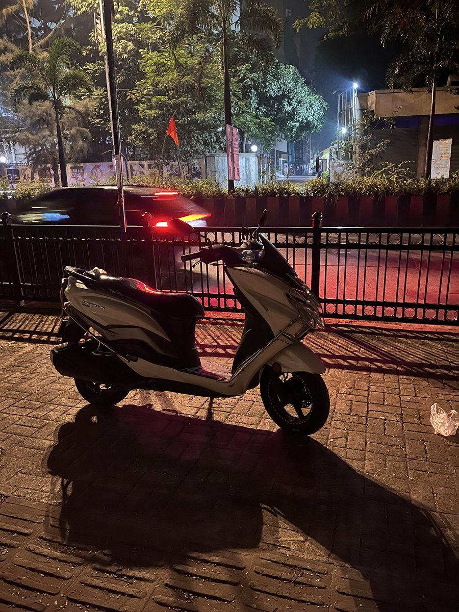 isostar_82's tweet photo. Which provision of the Motor Vehicles Act allows people to ride and park their bikes on the footpath at Shivaji Park Gate 2/3on Savarkar Marg?
What is stopping the authorities from towing these bikes?
@MTPHereToHelp @CMOMaharashtra @MMVD_RTO @Dev_Fadnavis @MumbaiPolice @mid_day https://t.co/QU35D4ATiX