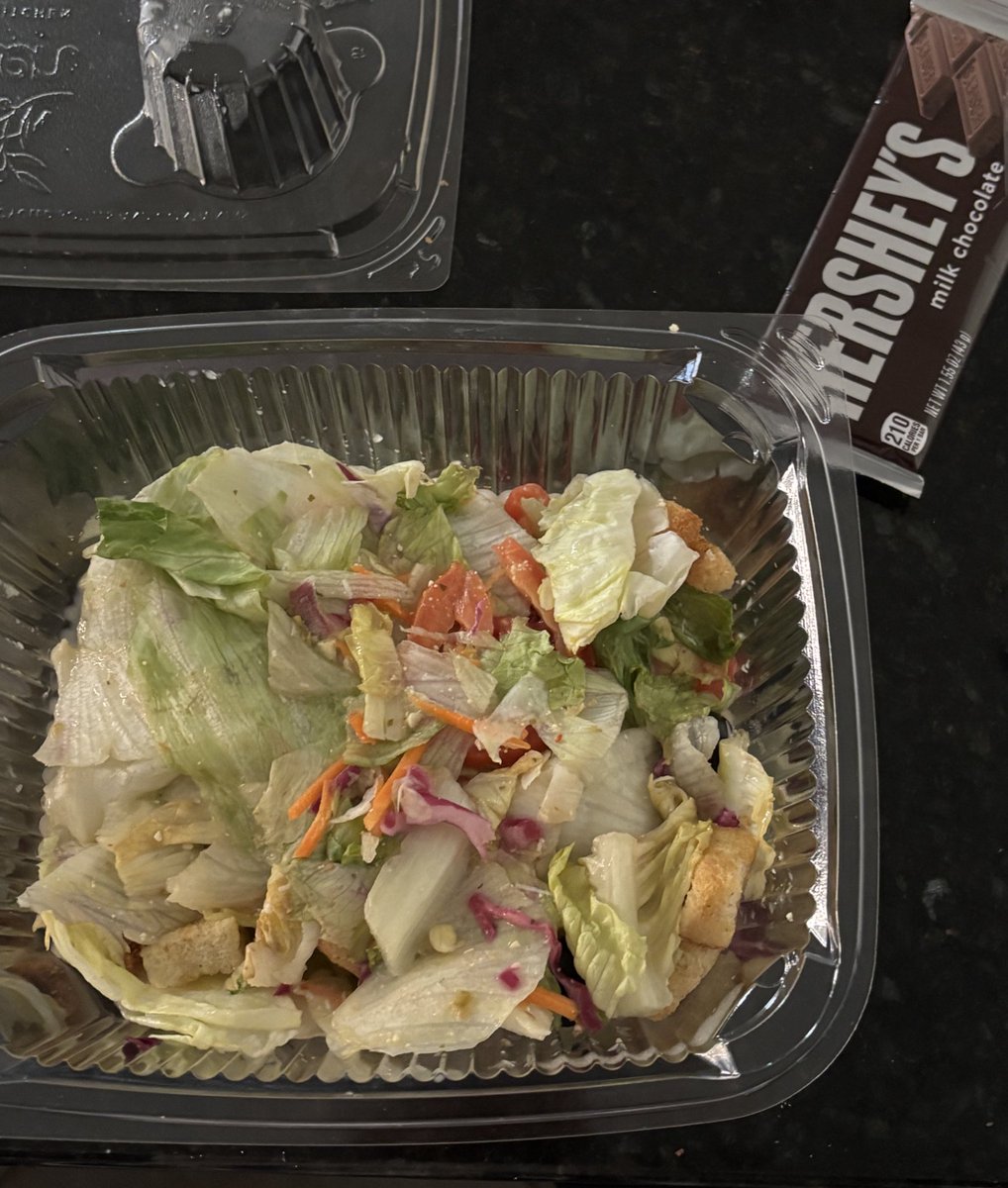 Yungnicolious's tweet image. Eating salad in front of chocolate #selfcontrol