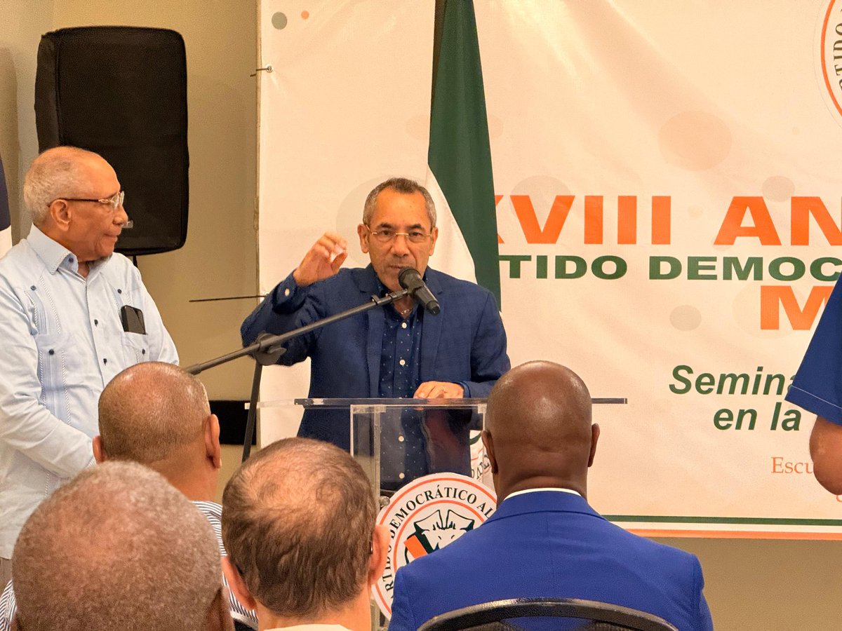 PartidoMODA's tweet image. El Partido MODA celebra su 18.º aniversario con un seminario clave sobre #OratoriaPolítica.
​🗣️Encabezado El presidente del partido, Dr. Elsido Díaz, 
​🎓 El destacado seminario fue impartido por el Lic. Anthony Pérez (Pdte. de EDOCO).
​#PartidoMODA #18Años #LiderazgoPolítico