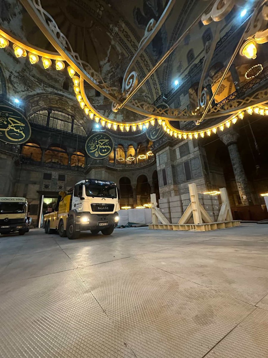 SerhatSahinArch's tweet photo. Bu günleri de mi görecektik? Evrensel değeri olan Ayasofya’yı inanç merkezi olarak biliyorduk ama bakanlığımızca ağır iş makina parkı işlevi verildiğine de şahit olduk.Bu düşünceyle deprem olmadan birilerinin yıkmaya niyeti var sanırım. PES…@RTErdogan @MehmetNuriErsoy @sinanaksu https://t.co/b7W1hZSbmT