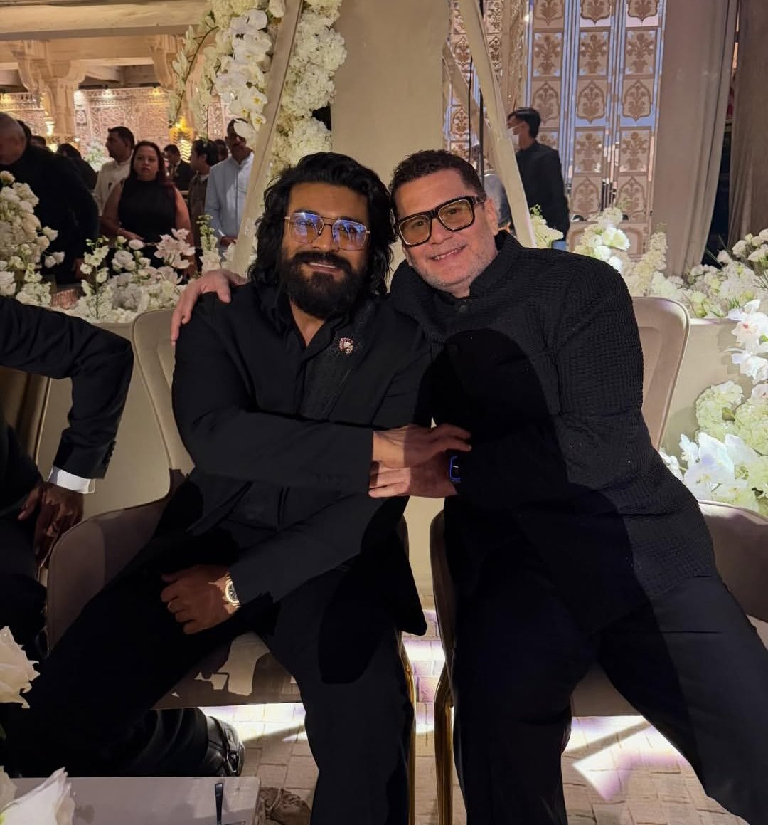 AlwaysAkashRC's tweet image. IIFA Founder Andre Timmins Posing with our SHER MEGA POWER STAR @AlwaysRamCharan 🦁 at Billionaire Wedding In Udaipur 🔥🤩

#Peddi