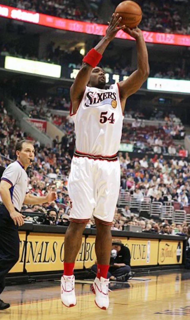 Freeway got the hood on smash! 🎶🎶 this one’s for Rodney Rogers who passed yesterday.  RIP go Sixers