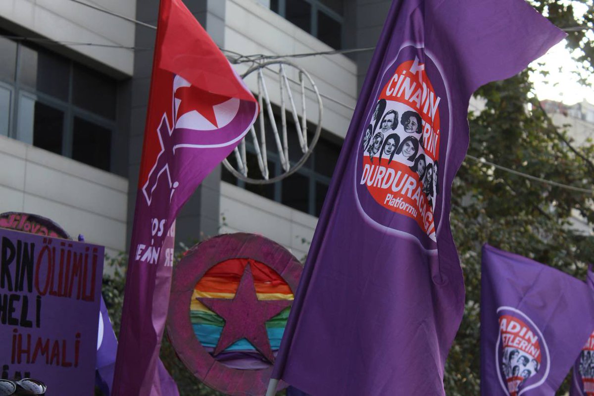 🟣 EHP'li Sosyalist Feministler olarak Ankara'da buluştuk, şüpheli kadın ölümlerini karanlıkta bırakmayacağız!

#25Kasım