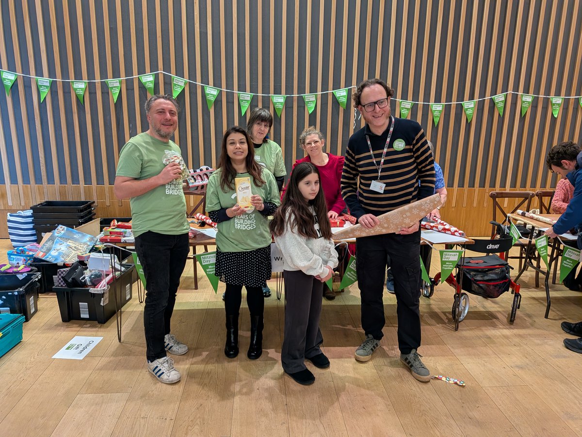 TulipSiddiq's tweet photo. @MitzvahDay is one of the highlights of my year. It was a privilege to join the community at JW3 today to see food parcels being prepared and gifts being wrapped. I want to say a huge thank you to all the other activities I know were happening around my constituency and beyond https://t.co/1yUZUJ9VxZ