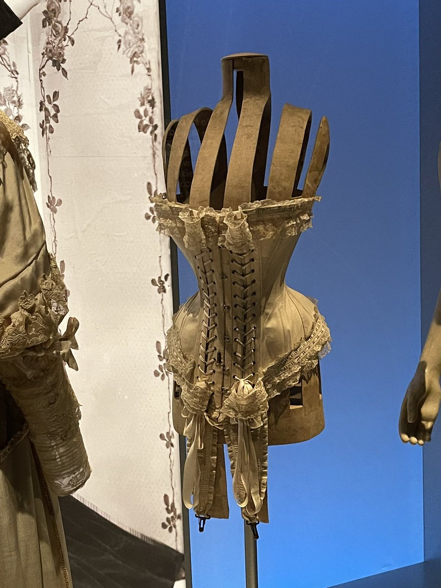 pinkmochhi's tweet image. I just had a corset overdose today. thank you so much Spain I love you &amp;lt;3