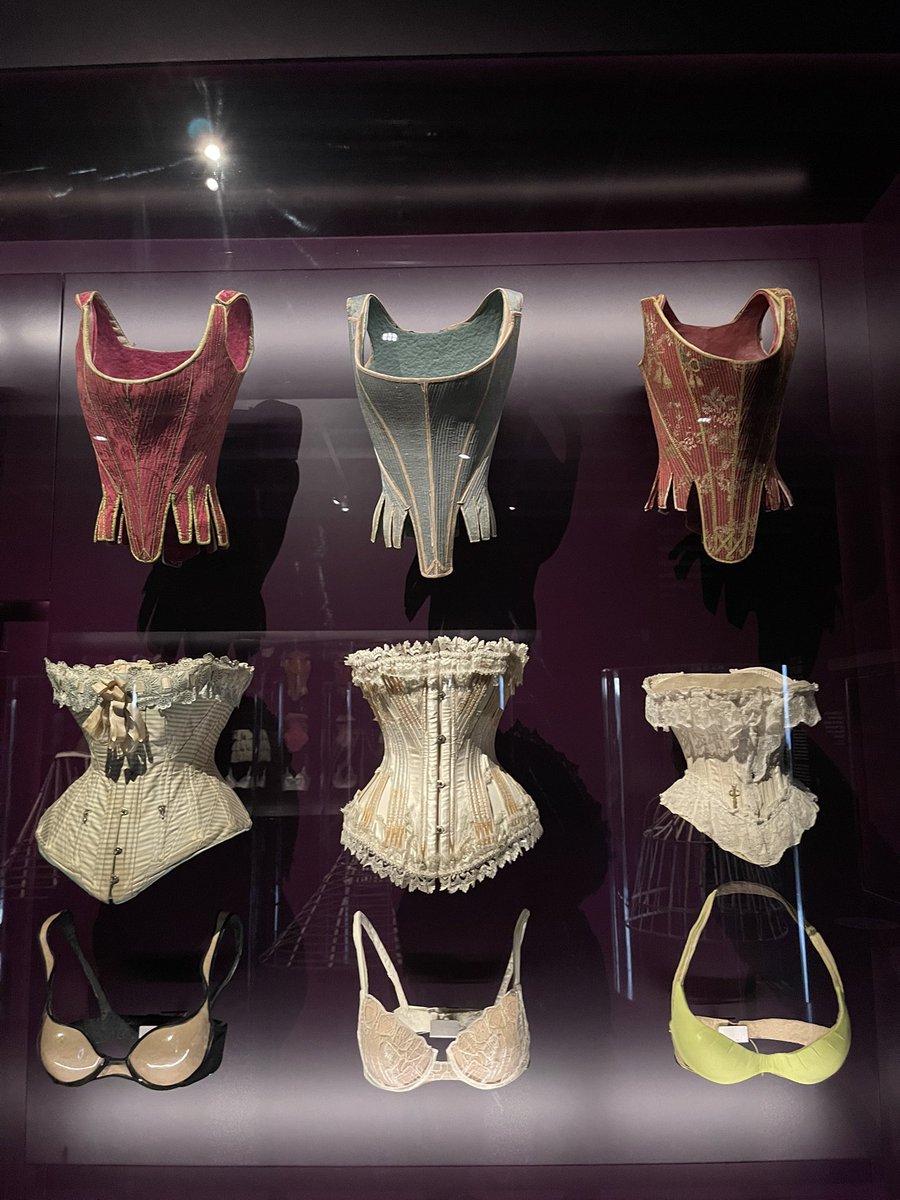 pinkmochhi's tweet image. I just had a corset overdose today. thank you so much Spain I love you &amp;lt;3