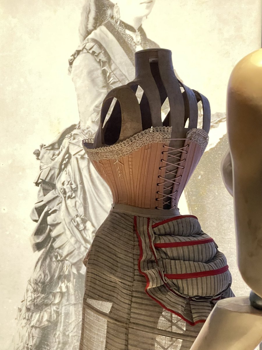 pinkmochhi's tweet image. I just had a corset overdose today. thank you so much Spain I love you &amp;lt;3