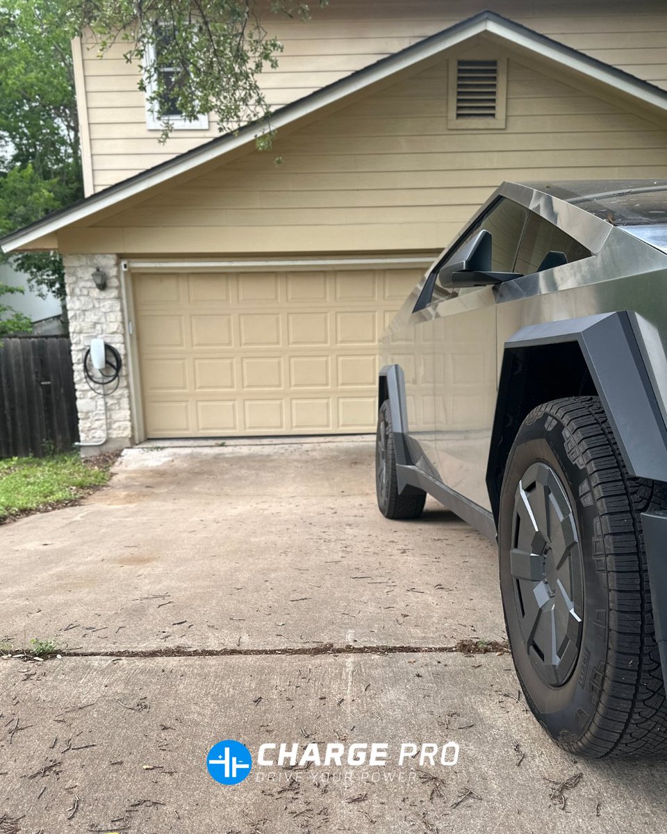 ChargePro_Texas's tweet image. From rusty relics to Cybertruck-ready ⚡️ 

Old 100A service? Gone. Fresh meter, new riser, clean 200A panel. This beast charges at full speed now 🛻💨 

#Cybertruck #PanelUpgrade #EVcharger #tesla