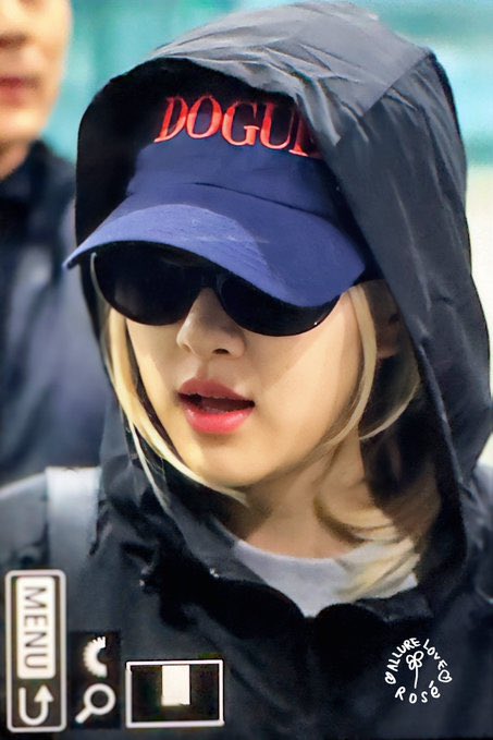 roseannepics's tweet image. rosé has safely arrived in south korea🤍