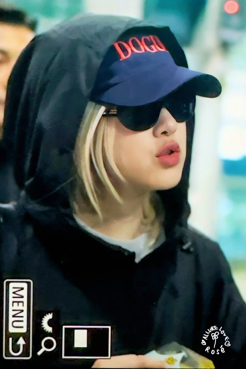 roseannepics's tweet image. rosé has safely arrived in south korea🤍