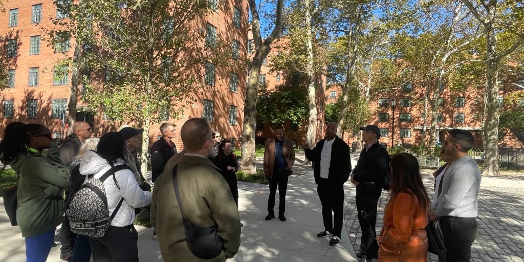 NYCHA's tweet image. .@ohny guests toured Harlem River Houses, where #PACT partners showcased wide-ranging renovations: electrified heating/cooling, lead paint removal, &amp;amp; fully modernized apartments, plus restored open spaces at this landmark 1930s development.

#ConnectedCommunities #PublicHousing