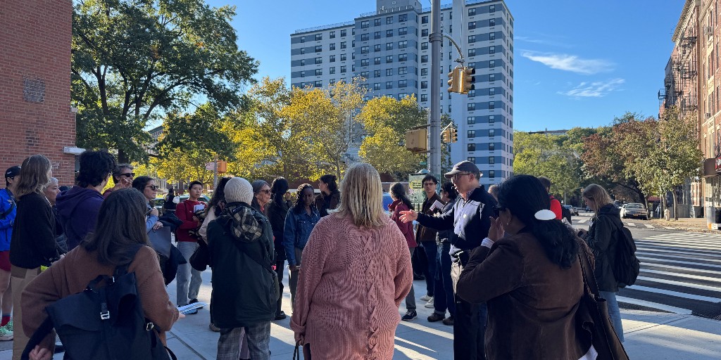 NYCHA's tweet image. .@ohny guests toured Harlem River Houses, where #PACT partners showcased wide-ranging renovations: electrified heating/cooling, lead paint removal, &amp;amp; fully modernized apartments, plus restored open spaces at this landmark 1930s development.

#ConnectedCommunities #PublicHousing