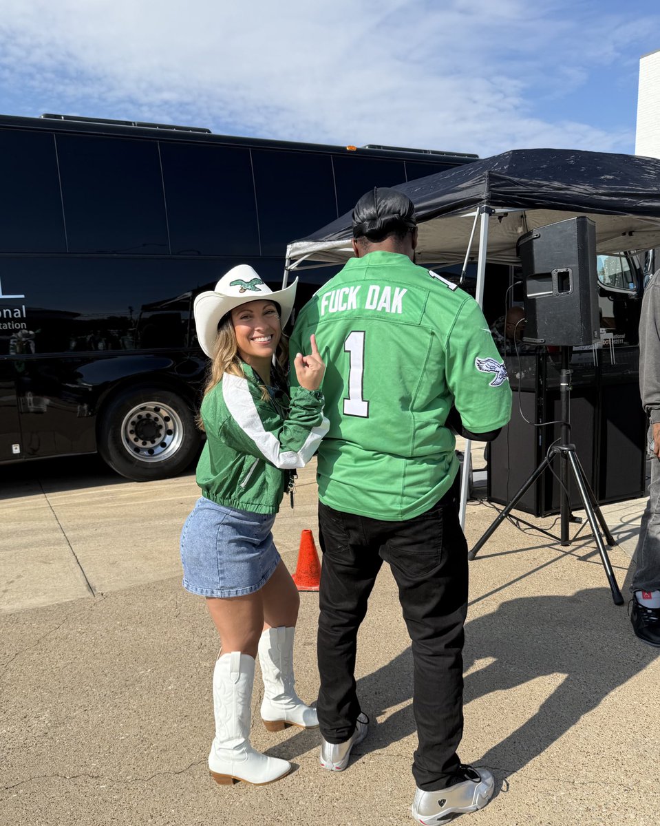 ambersarcone's tweet image. 🖕🏼🖕🏼 @SportsTripsPHL