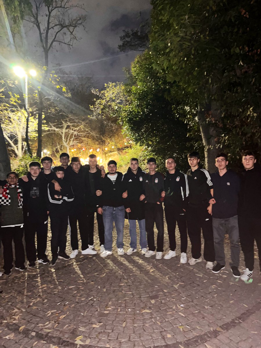 Birden başımıza gelen bütün felaketlerin nedeninin BEŞİKTAŞ olduğunu anladık.. Kendi kendimize artık değişemeyeceğimizi bunu kendimizinde istemediğini başka bir adam olamayacağımızı söylüyorduk..