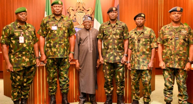 JUST IN: Tinubu Holds Closed-Door Meeting With Service Chiefs

channelstv.com/2025/11/23/jus…