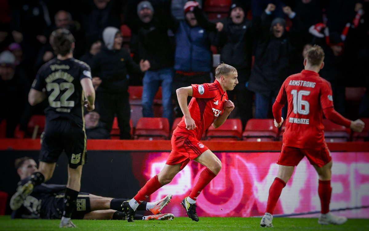 dons_report's tweet image. 23rd November 2024 - Aberdeen lose their first league game of the season after accumulating 31 points from 11 games.

23rd November 2025 - Hearts lose their first league game of the season after accumulating 30 points from 12 games. 

They thought they were special 😬