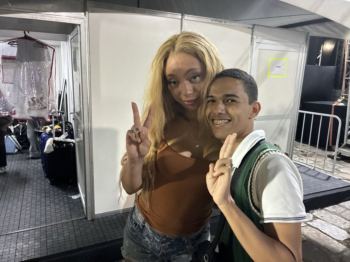soueupedroooo's tweet photo. Os dois acabados depois da noite no FASC, @uriassnake te amo meu amor, muito obrigado por ter sido incrível comigo, você sempre estará no meu coração e fala pra Pabllo e pra Teresa que eu também amo elas!!! #fasc #urias #pabllovittar https://t.co/2Tq6dfLzGW