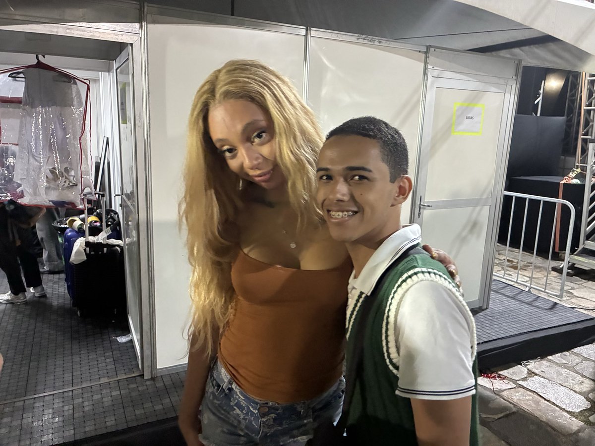 soueupedroooo's tweet photo. Os dois acabados depois da noite no FASC, @uriassnake te amo meu amor, muito obrigado por ter sido incrível comigo, você sempre estará no meu coração e fala pra Pabllo e pra Teresa que eu também amo elas!!! #fasc #urias #pabllovittar https://t.co/2Tq6dfLzGW