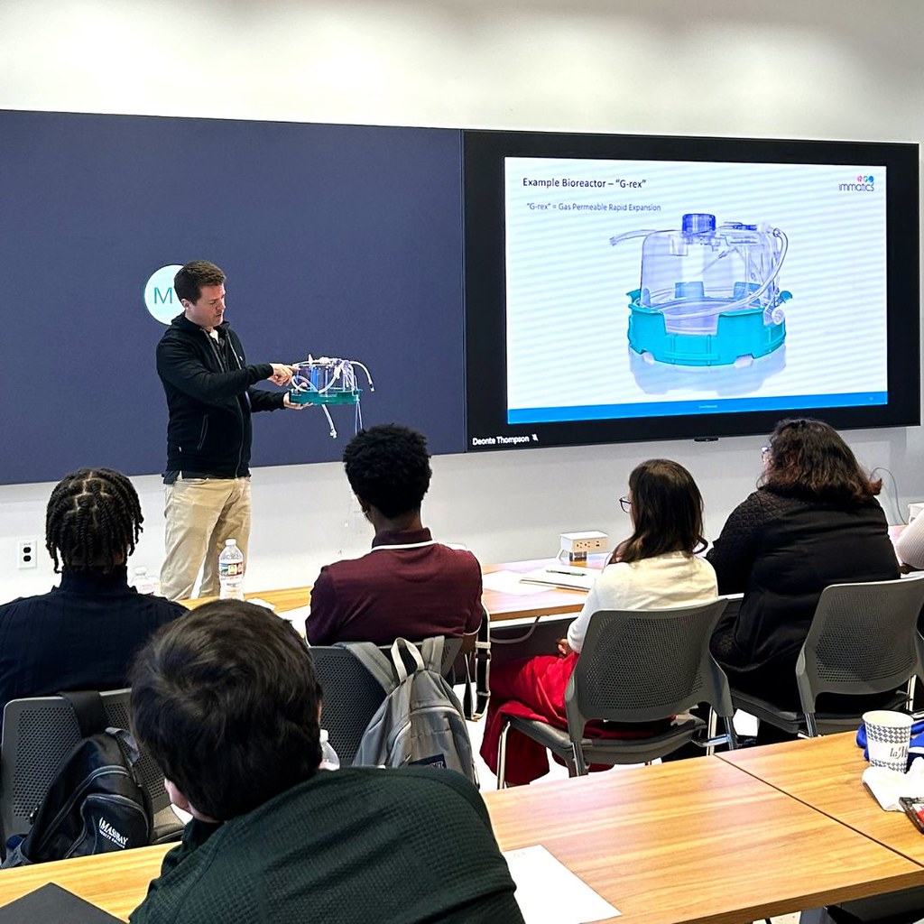 UHEngineering's tweet image. 🚨 Biomanufacturing = the future of medicine.

The NIIMBL eXperience@UH is BACK for year 3!

💡 A weeklong program showing how engineers tackle real-world health challenges.

🔗 Learn more &amp;amp; apply: egr.uh.edu/news/202510/uh…