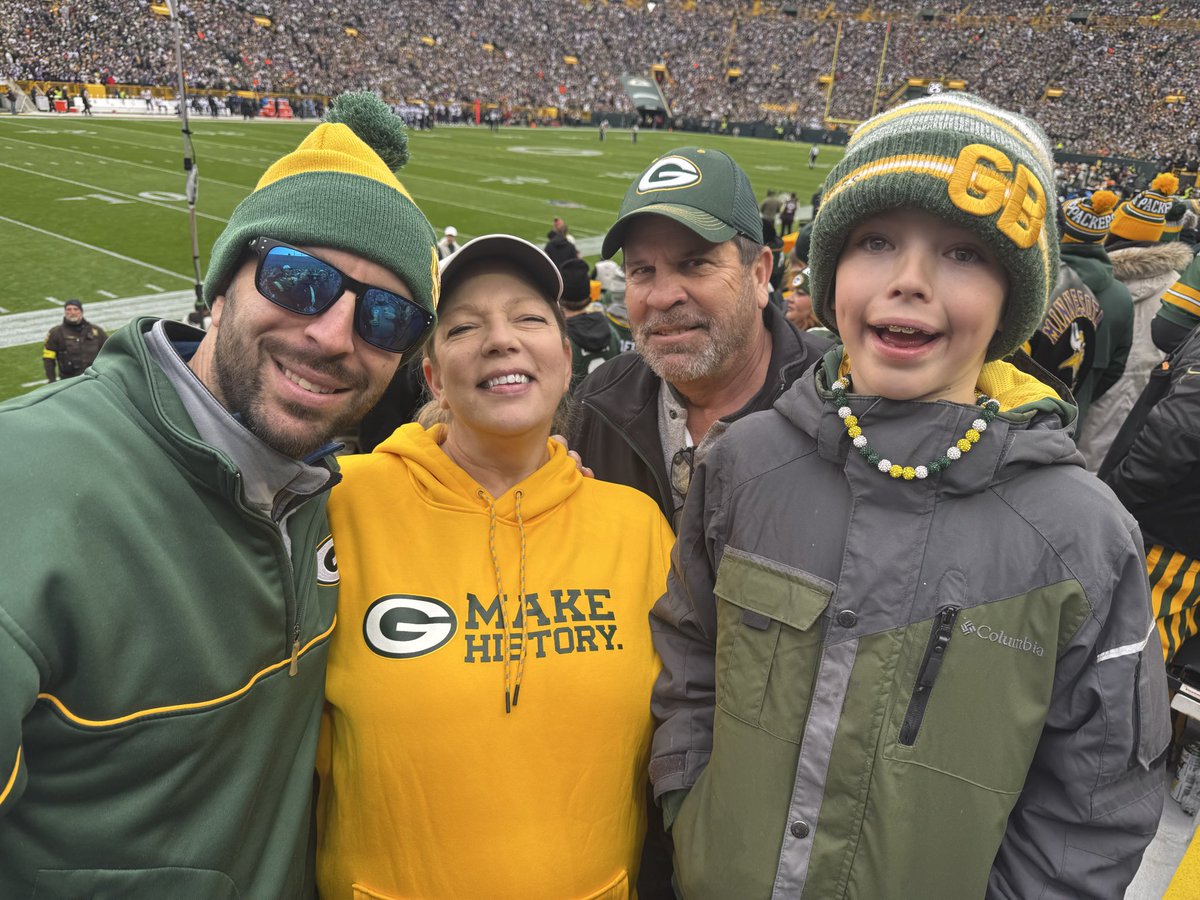 dholly4285's tweet photo. #getloudlambeau https://t.co/dxzz5HLgbc