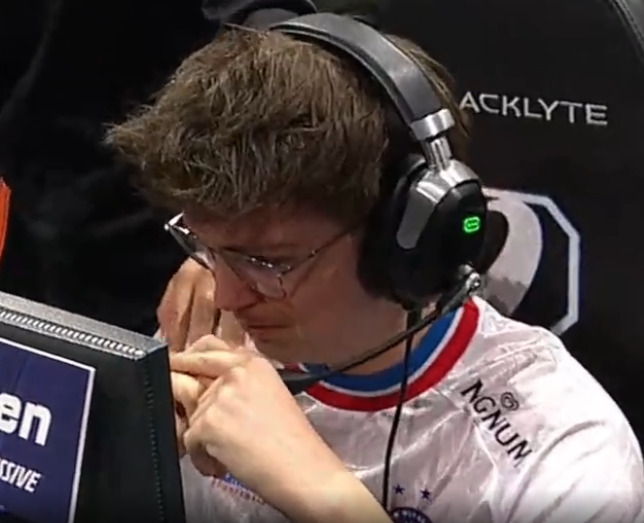 XdMaxxoGaming's tweet photo. @AlphaKep this is zen rn thinking about him never making a top 4 in worlds again https://t.co/wSbpwxzJV6