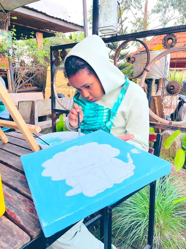 mutyaba01's tweet image. “🎨 Huge thanks to all our amazing clients who joined us at the Paint &amp;amp; Sip at Samaki City Beach! Your creativity made the day unforgettable. 🖌️✨ Stay tuned – the next date is dropping soon, and you won’t want to miss it! #MulandiraArt #PaintAndSip #CreativityUnleashed”