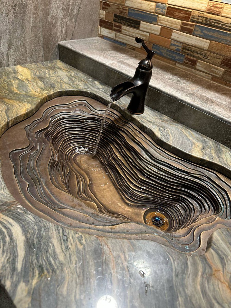 BiancoDavinci's tweet image. One word for this bathroom sink.